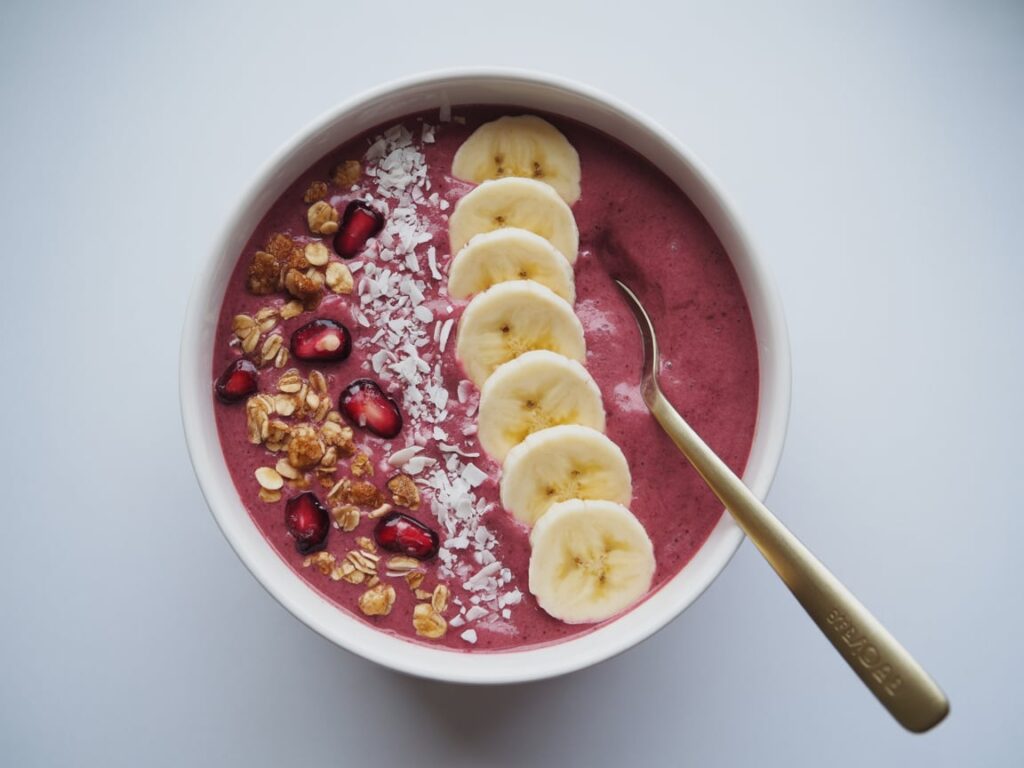 Cranberry Pomegranate Juice – Benefits, Recipes & Side Effects 8 cranberry pomegranate smoothie bowl with toppings